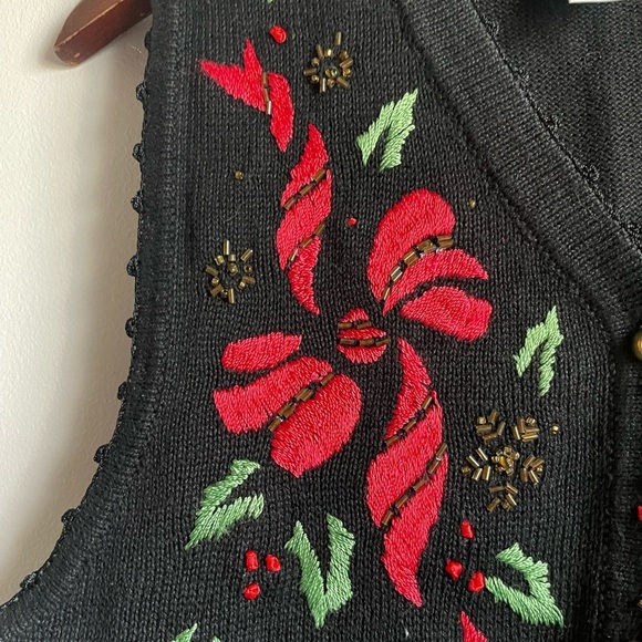 Arriviste Christmas Cardigan Sweater Vest Embroidered Poinsettia Black Size M. - Picture 5 of 10